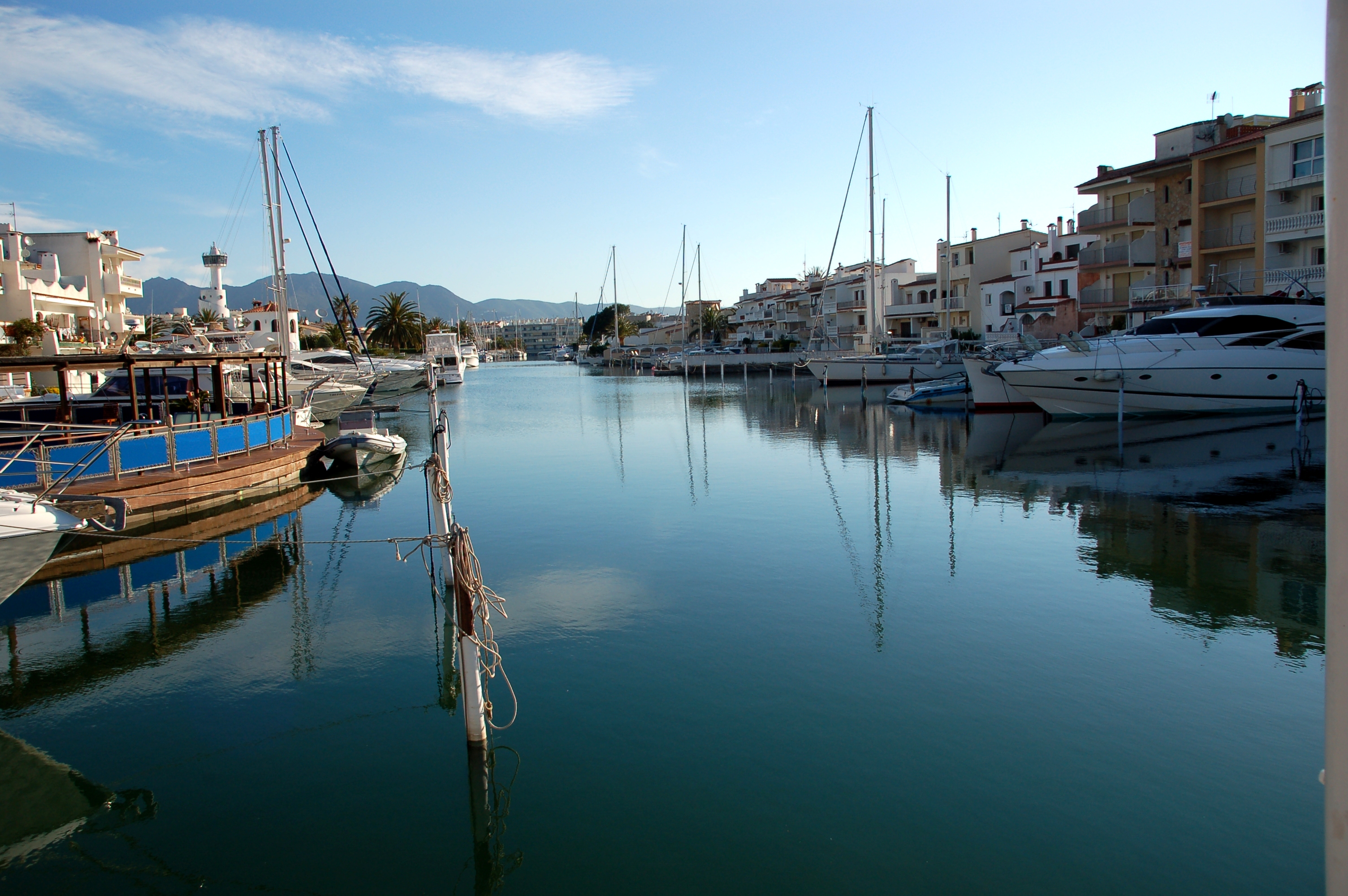 APARTAMENTOS COMTE D'EMPURIES