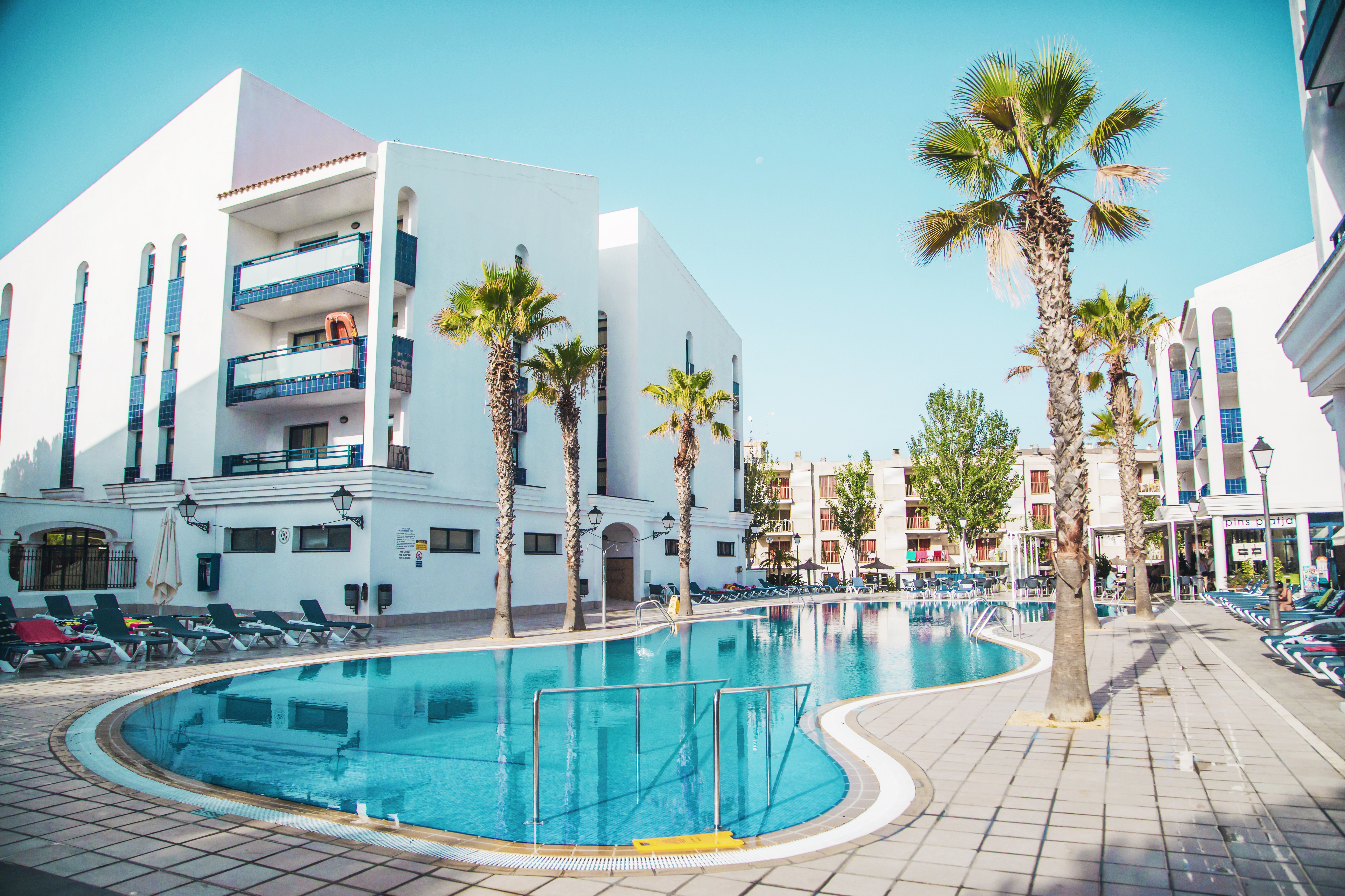 APARTAMENTOS PINS PLATJA